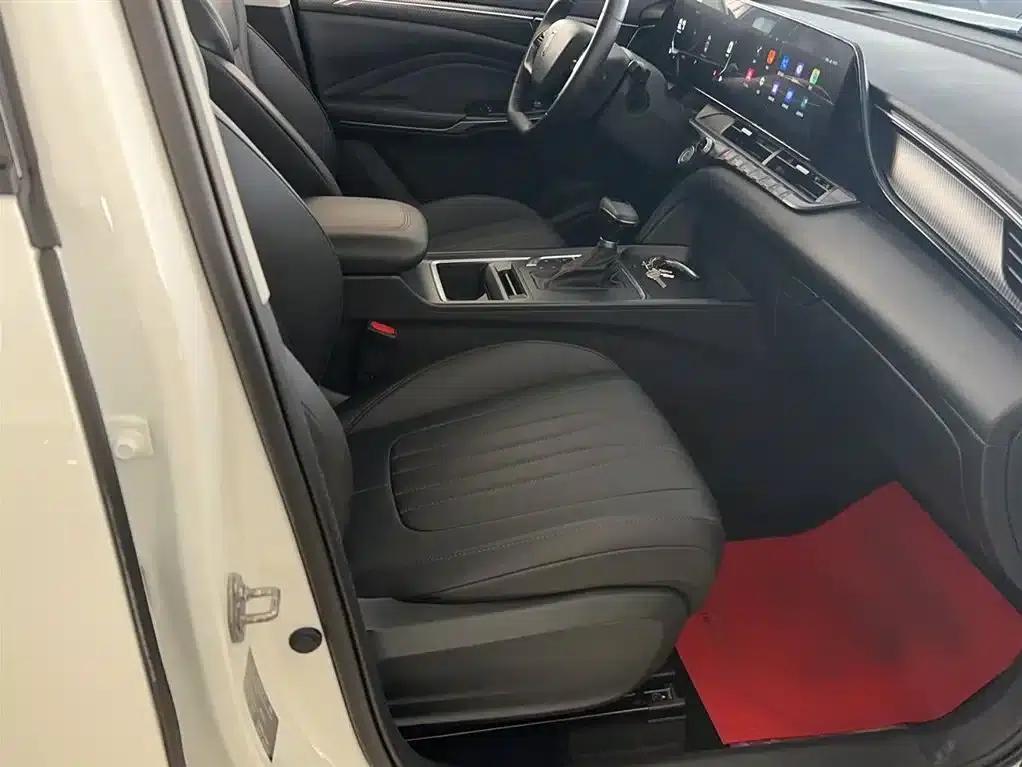 Bestune T55 2023 1.5T Automatic Leap Forward Edition — миниатюра 18