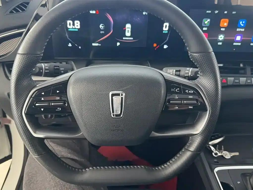 Bestune T55 2023 1.5T Automatic Leap Forward Edition — миниатюра 3