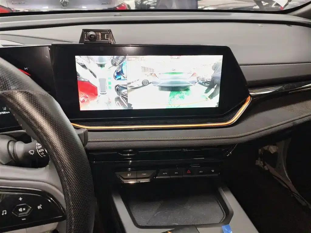 Changan Oushang X5 PLUS 2023 Facelift 1.5T DCT Premium Edition — миниатюра 13