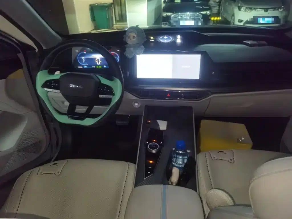 Changan Oushang Z6 New Energy 2022 Blue Whale iDD 150KM Flagship PLUS — миниатюра 13