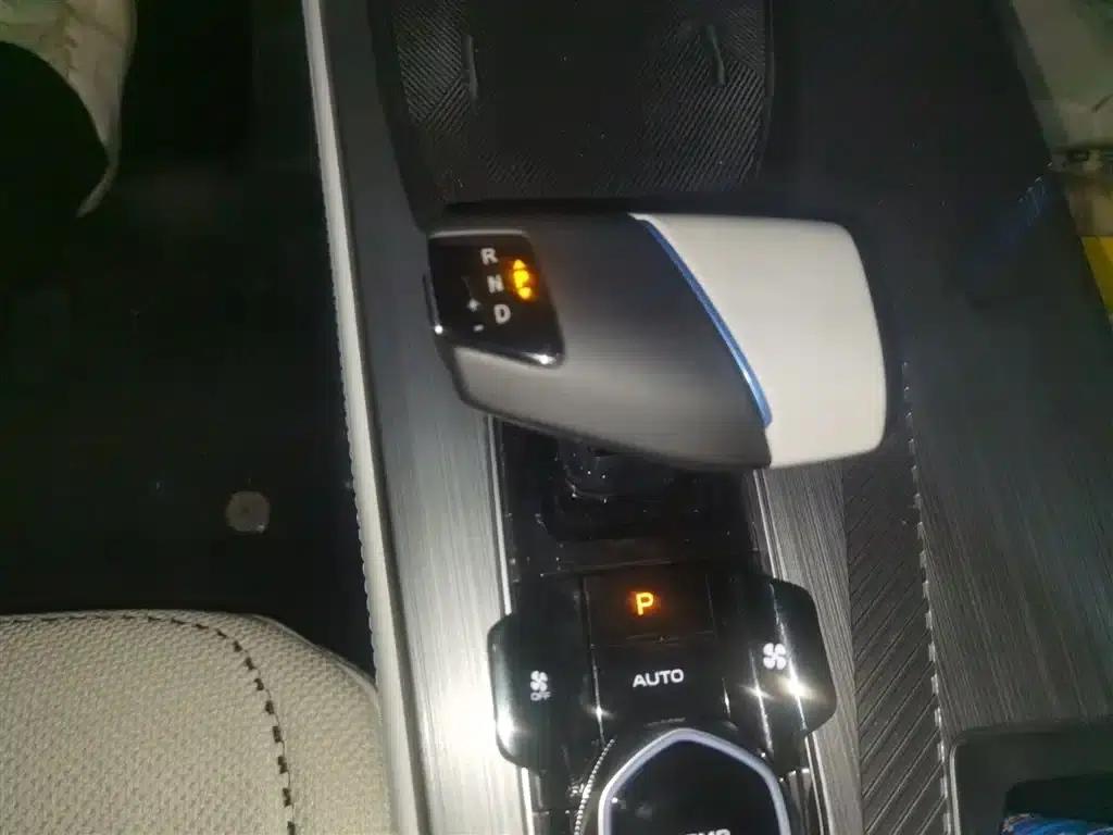 Changan Oushang Z6 New Energy 2022 Blue Whale iDD 150KM Flagship PLUS — миниатюра 7