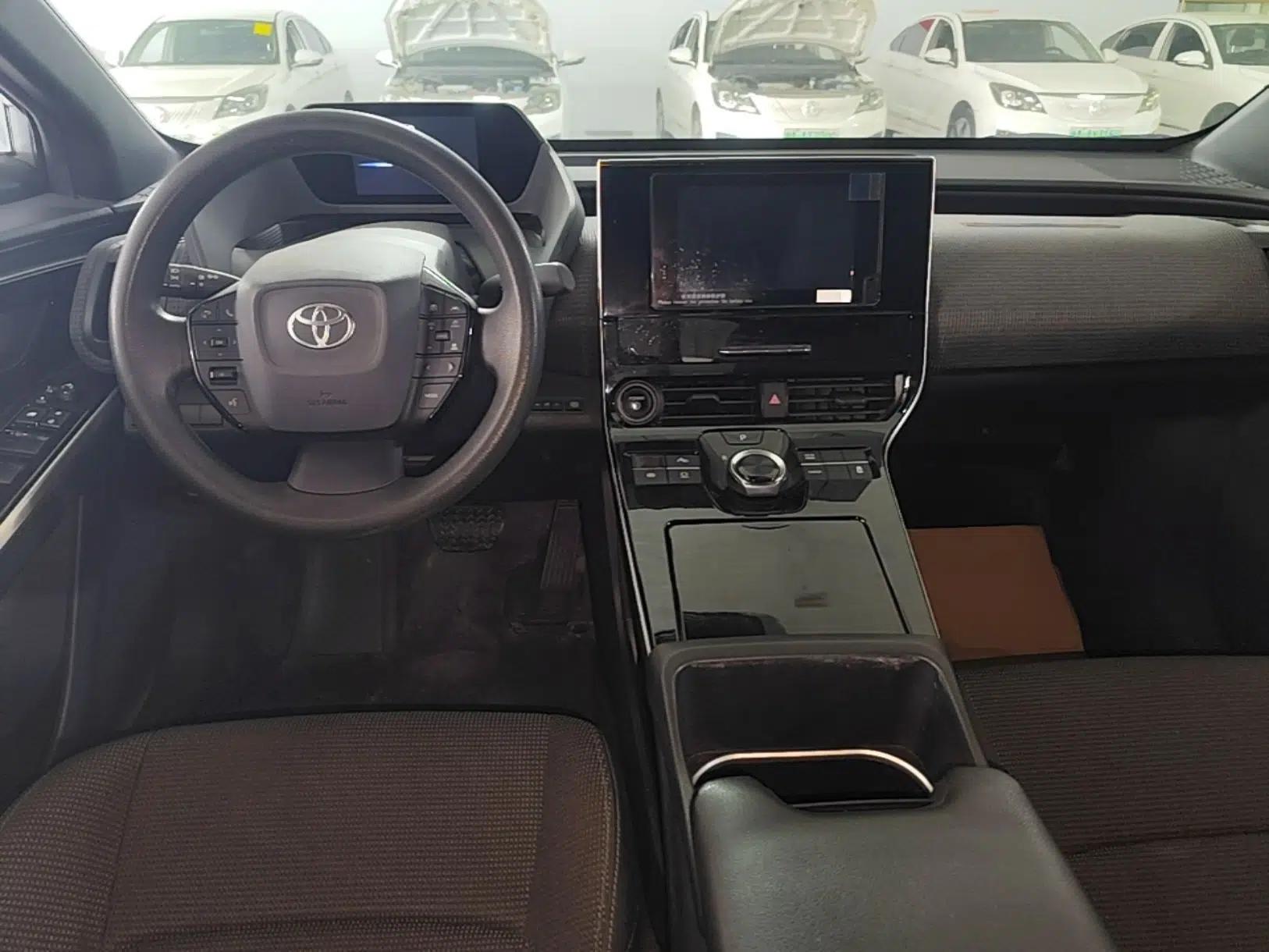Toyota FAW bZ4X 2022 Two-Wheel-Drive Long-Range JOY Edition — миниатюра 12
