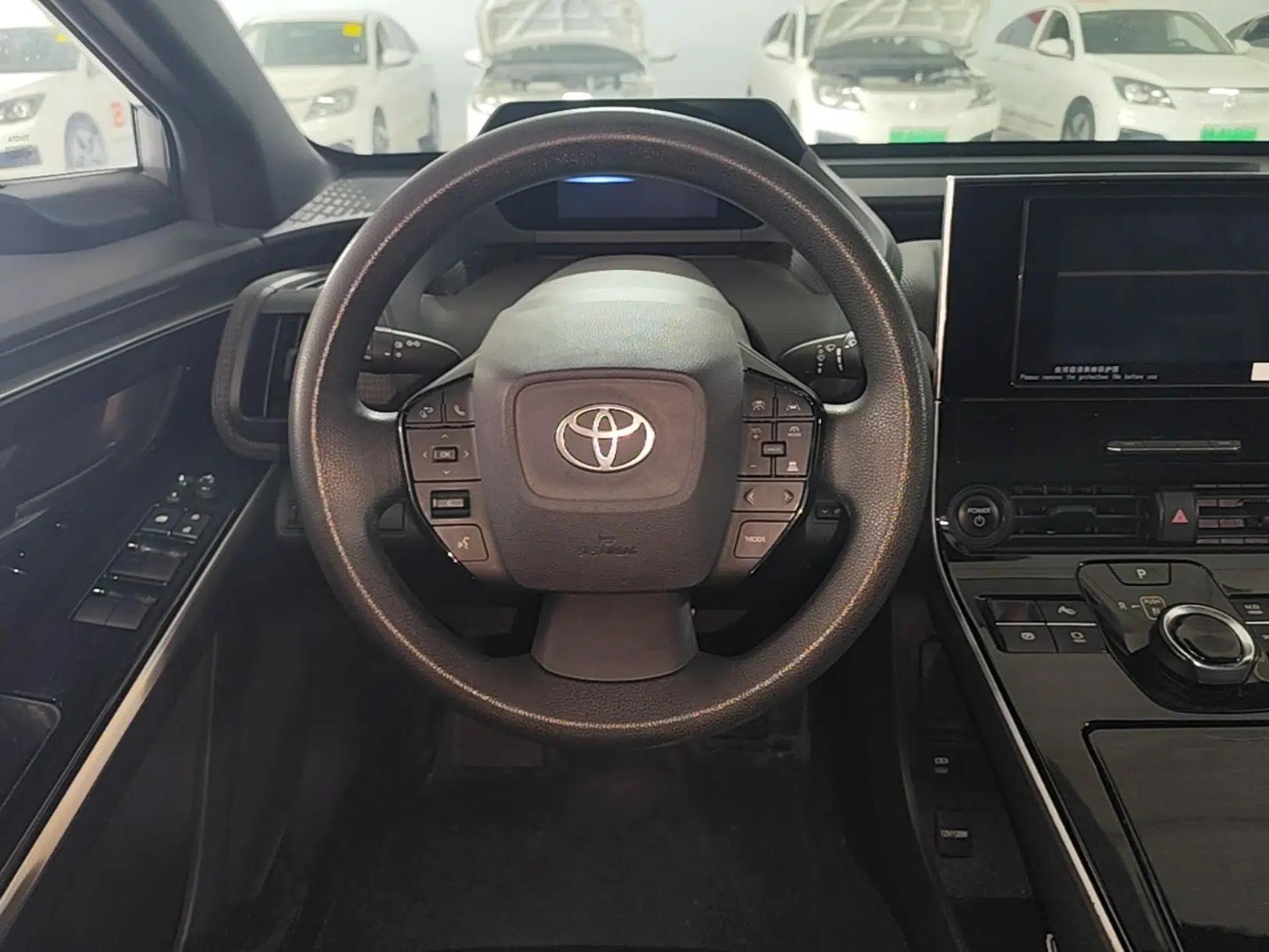 Toyota FAW bZ4X 2022 Two-Wheel-Drive Long-Range JOY Edition — миниатюра 13