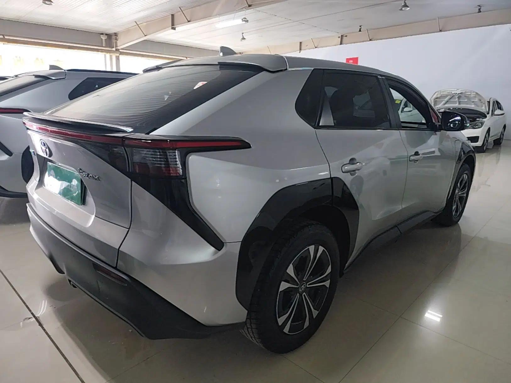 Toyota FAW bZ4X 2022 Two-Wheel-Drive Long-Range JOY Edition — миниатюра 4
