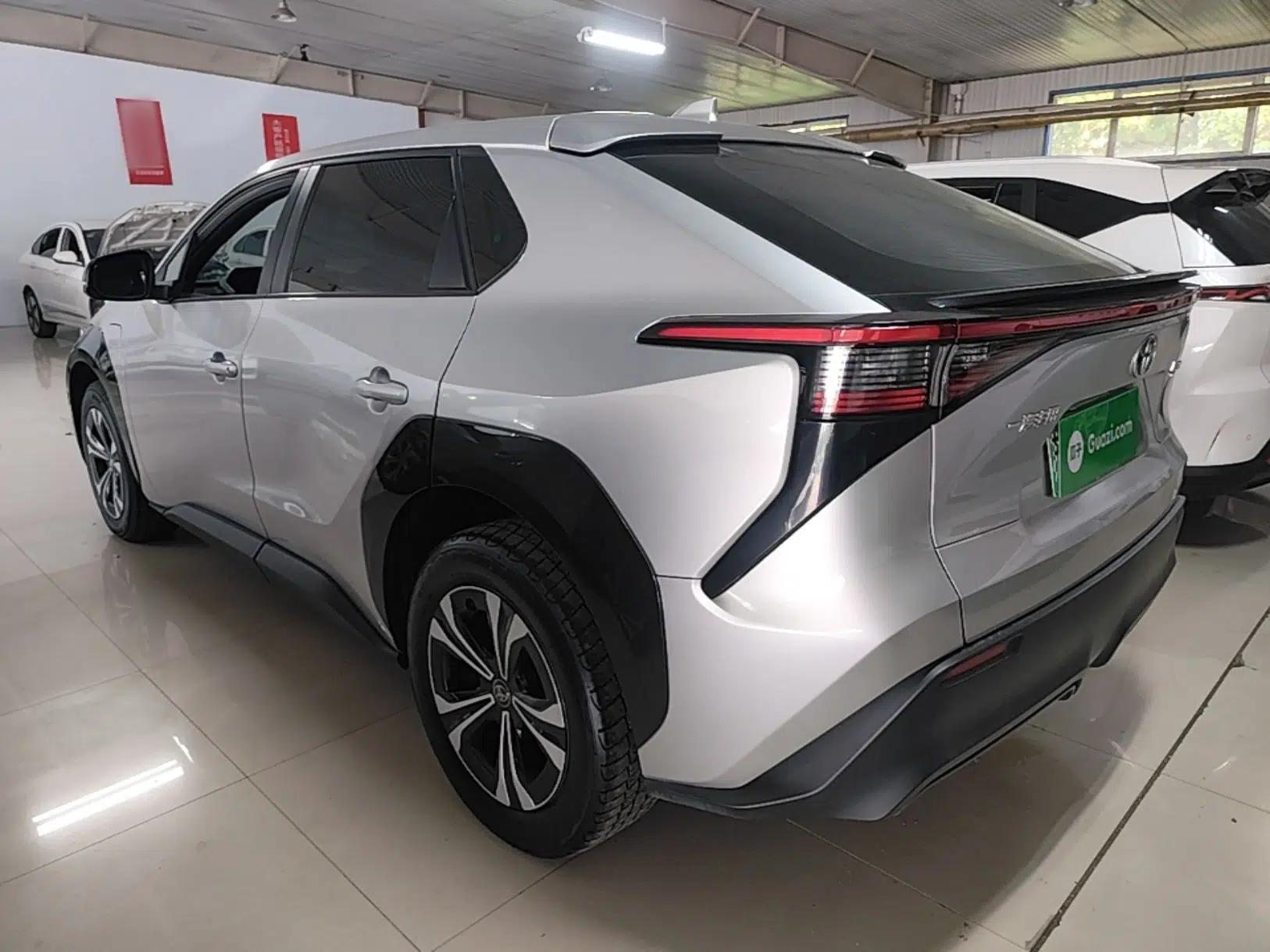 Toyota FAW bZ4X 2022 Two-Wheel-Drive Long-Range JOY Edition — миниатюра 7