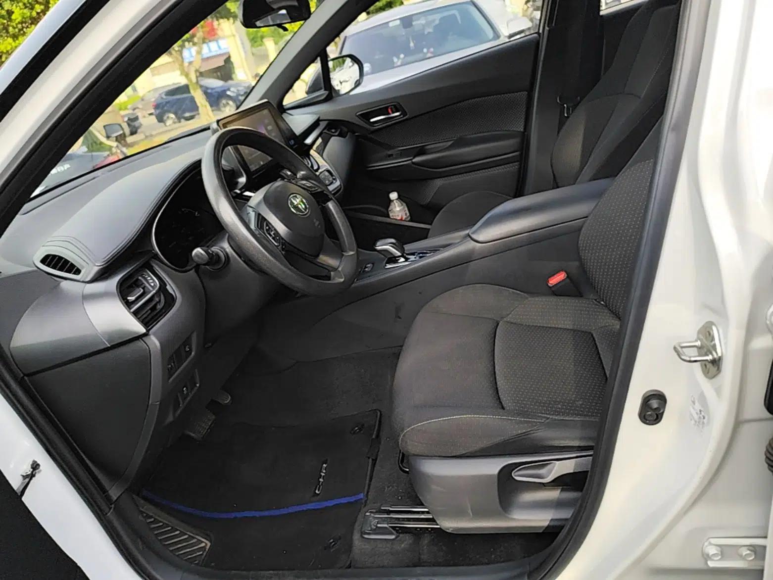 Toyota C-HR EV 2020 Leading Edition — миниатюра 18