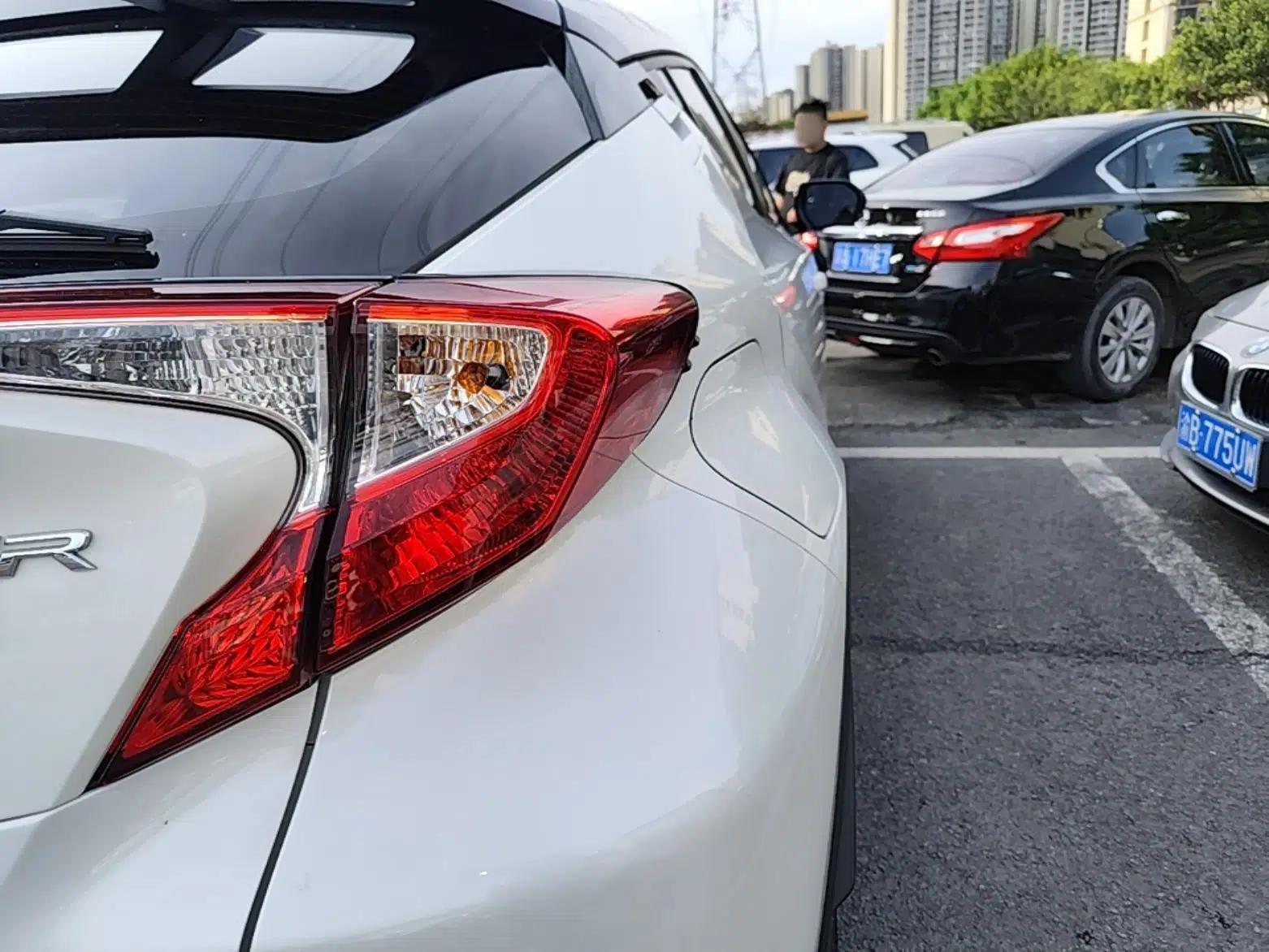 Toyota C-HR EV 2020 Leading Edition — миниатюра 7