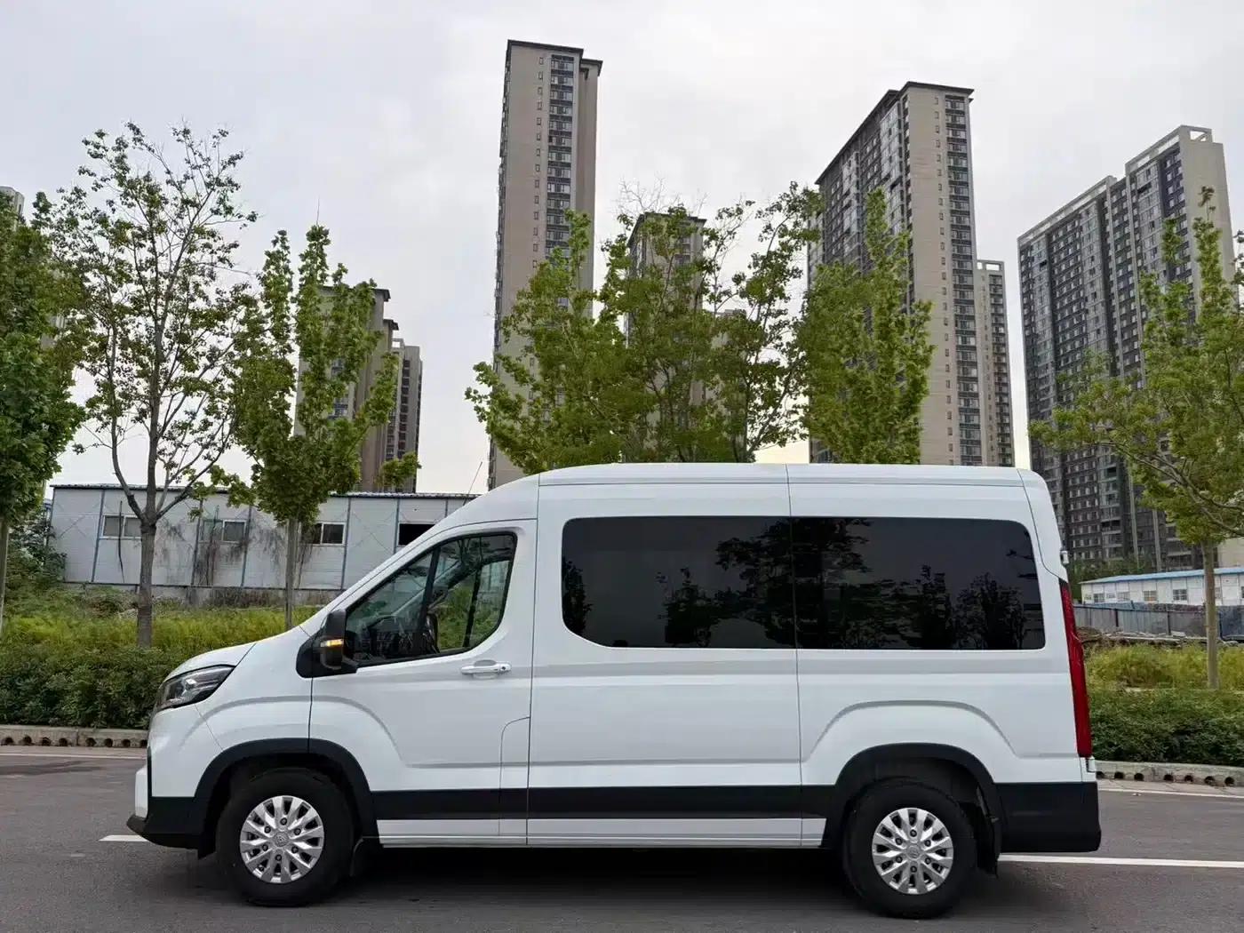Xintu V90 2024 Smart 2.0T Automatic Front-Wheel Drive Long Wheelbase High Roof Single Rear Tire 6/7 Seats — миниатюра 4