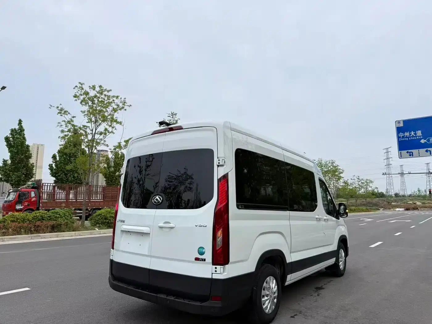 Xintu V90 2024 Smart 2.0T Automatic Front-Wheel Drive Long Wheelbase High Roof Single Rear Tire 6/7 Seats — миниатюра 7