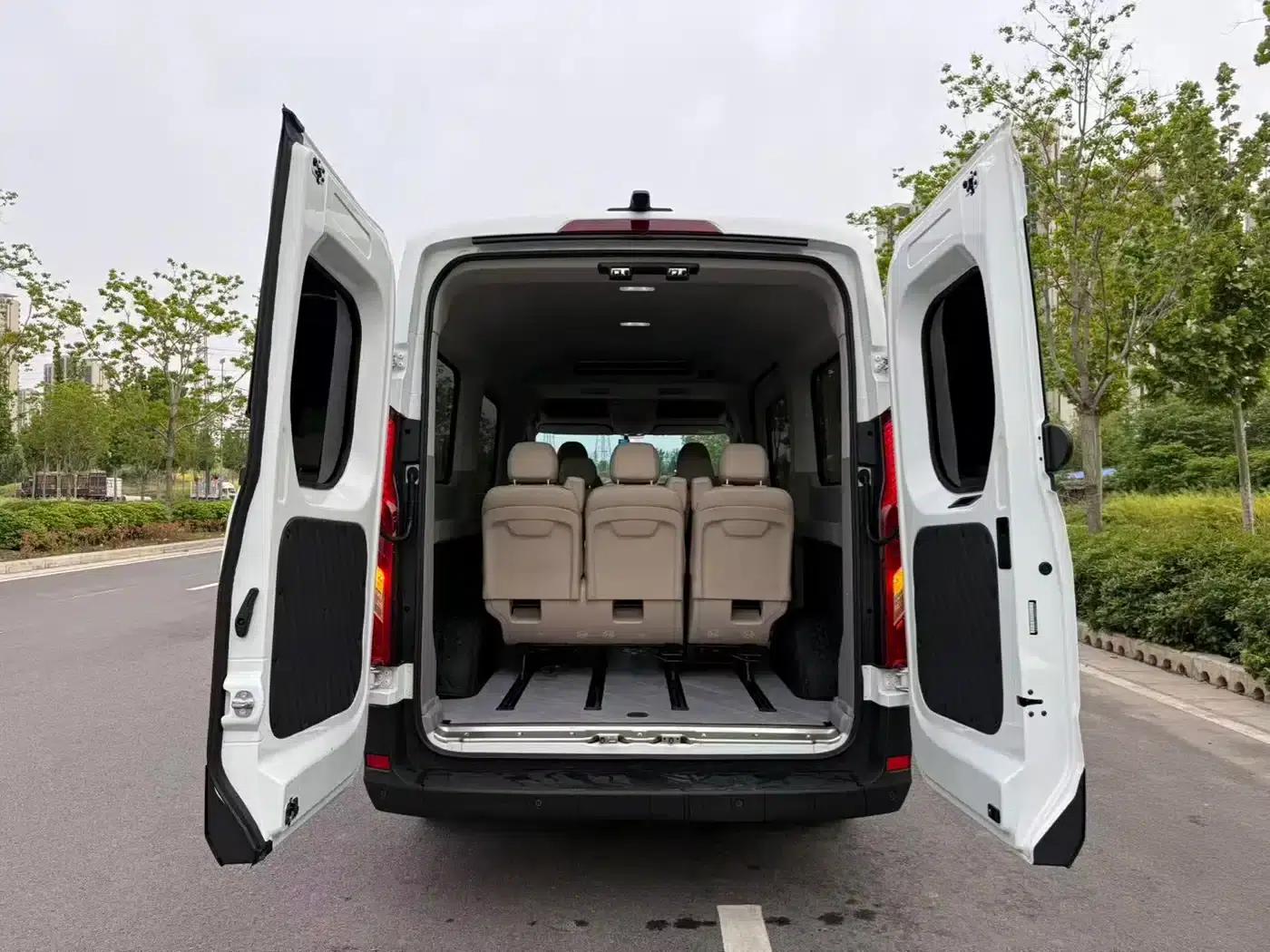 Xintu V90 2024 Smart 2.0T Automatic Front-Wheel Drive Long Wheelbase High Roof Single Rear Tire 6/7 Seats — миниатюра 10