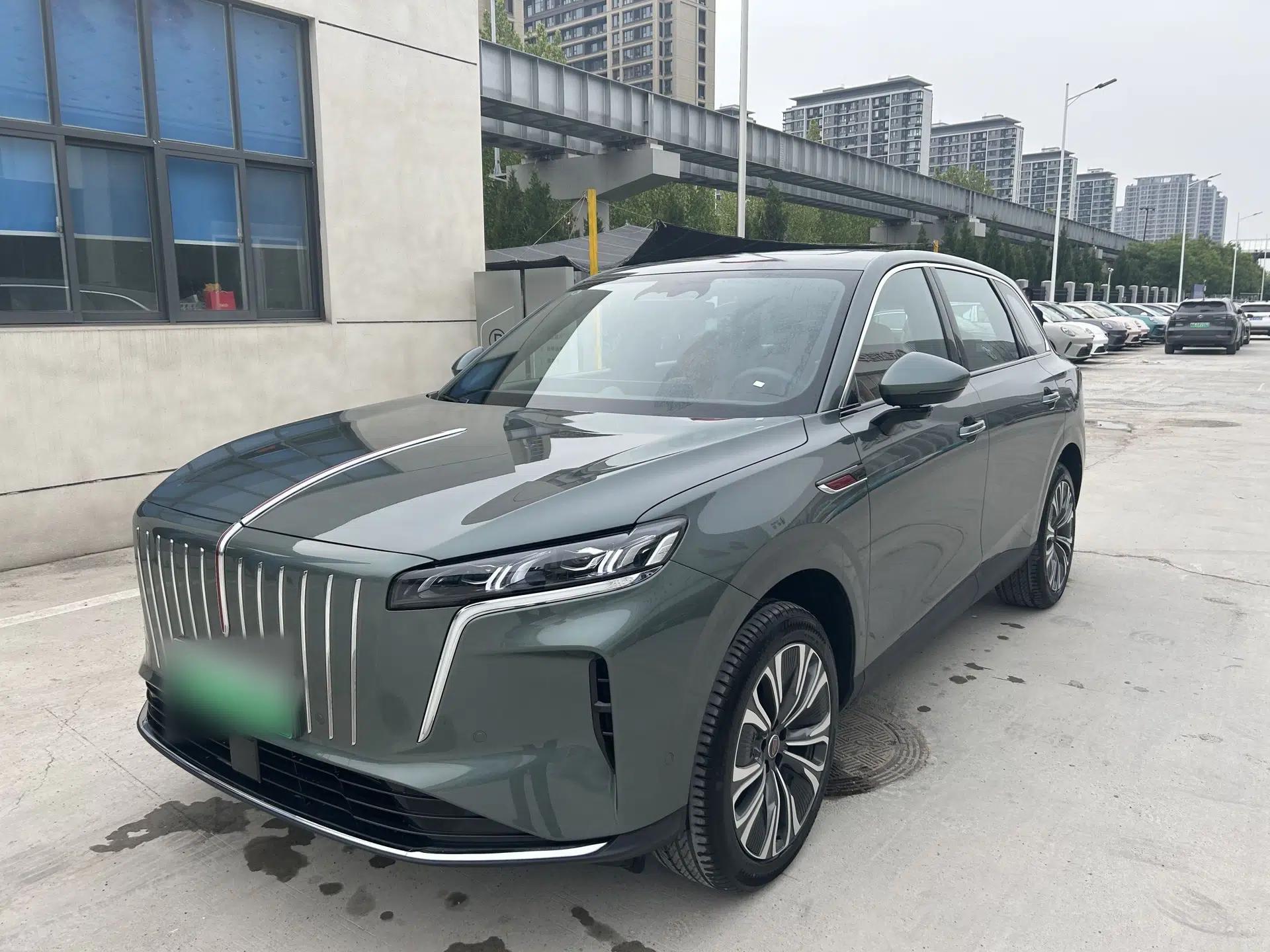 Hongqi HS6 PHEV 2026 220 All-Wheel Drive Smart Hybrid Version — миниатюра 1