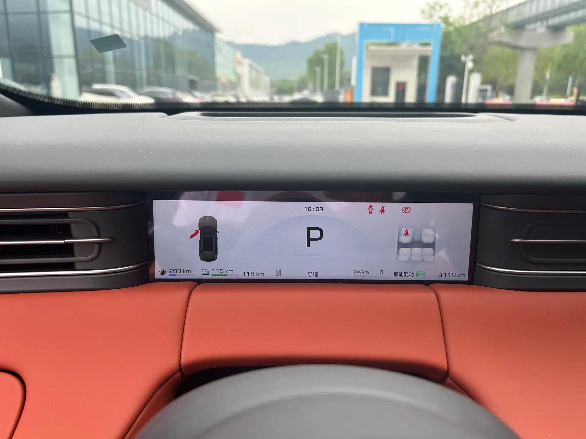 Hongqi HS6 PHEV 2026 220 All-Wheel Drive Smart Hybrid Version — миниатюра 7