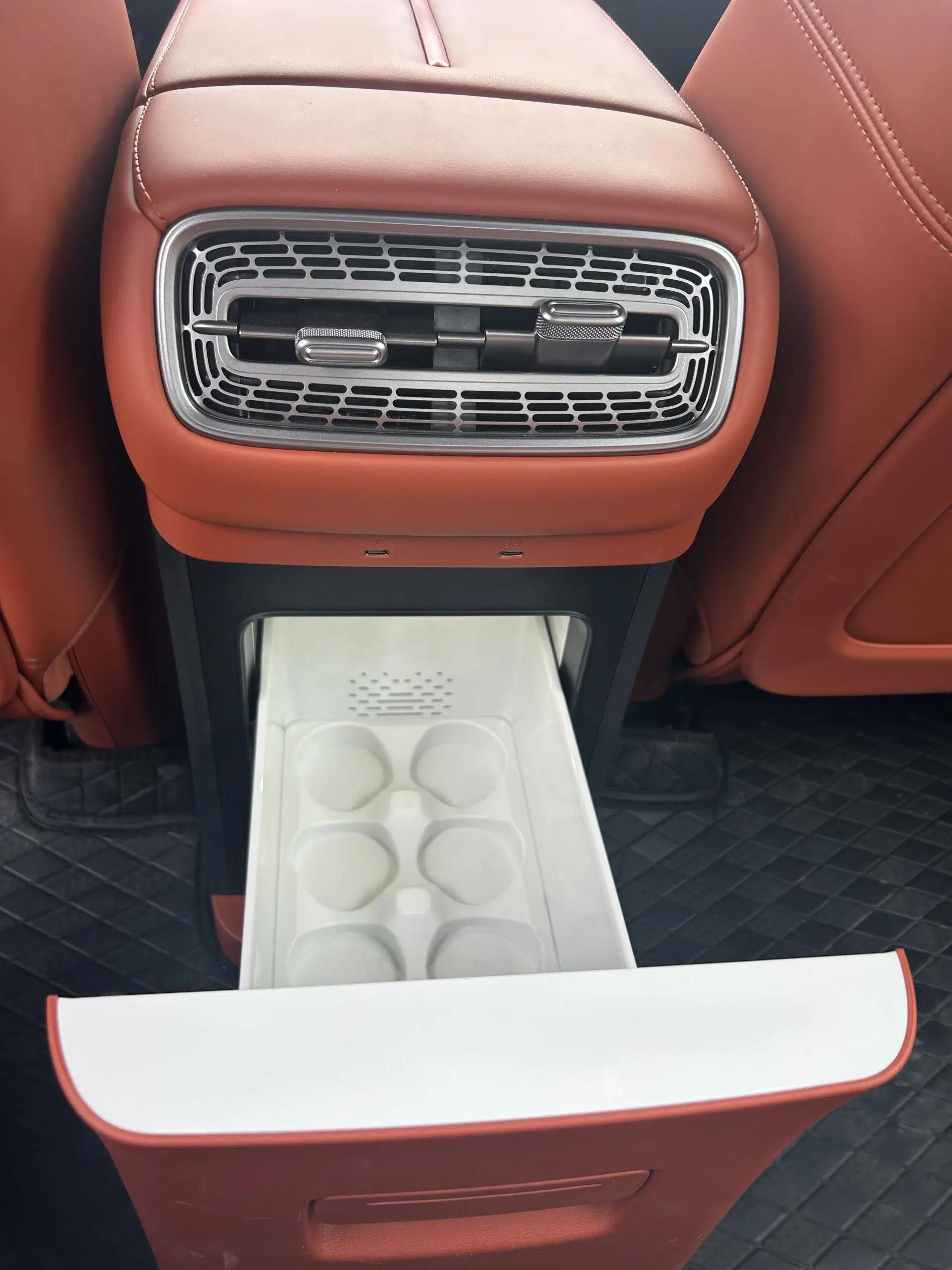Hongqi HS6 PHEV 2026 220 All-Wheel Drive Smart Hybrid Version — миниатюра 9