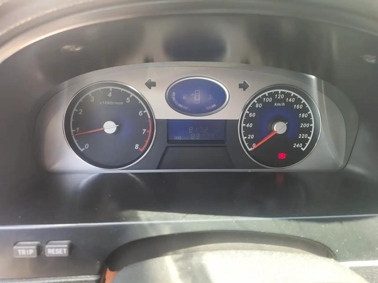 Geely Auto Classic Emgrand 2012 Hatchback 1.5L Manual Comfort Model — миниатюра 13
