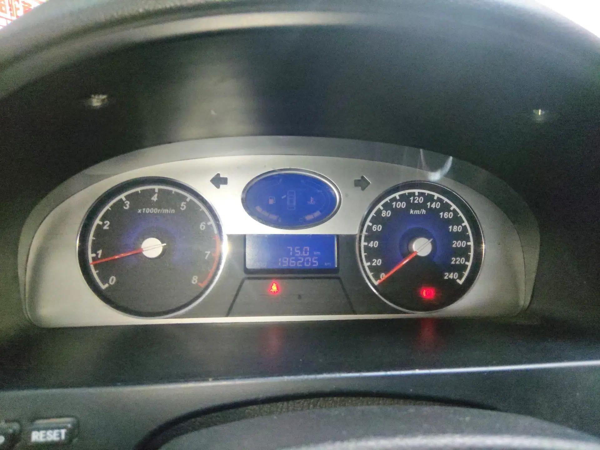 Geely Auto Classic Emgrand 2013 Sedan 1.8L Manual Entry-Level CNG Model — миниатюра 12