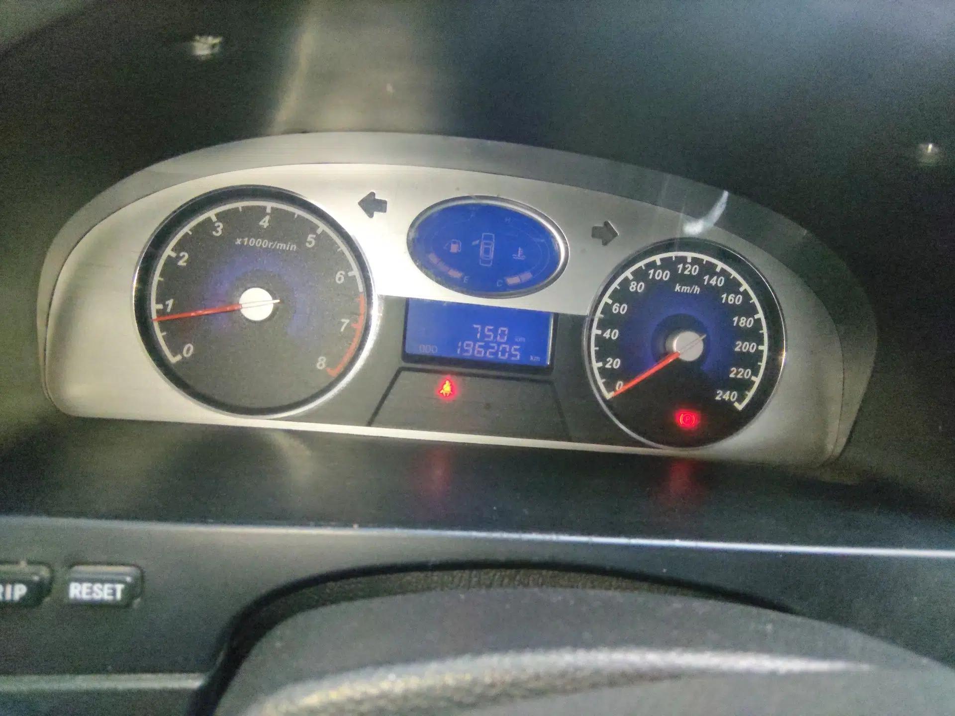 Geely Auto Classic Emgrand 2013 Sedan 1.8L Manual Entry-Level CNG Model — миниатюра 13