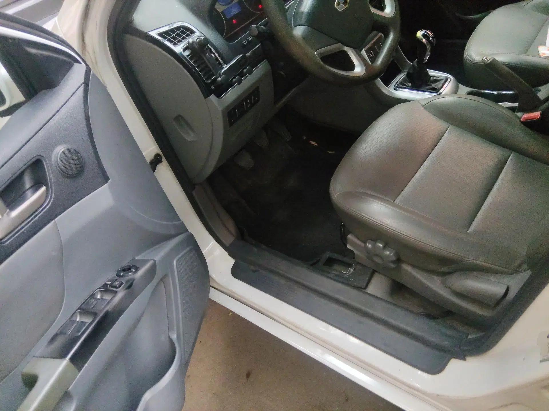 Geely Auto Classic Emgrand 2013 Sedan 1.8L Manual Entry-Level CNG Model — миниатюра 17
