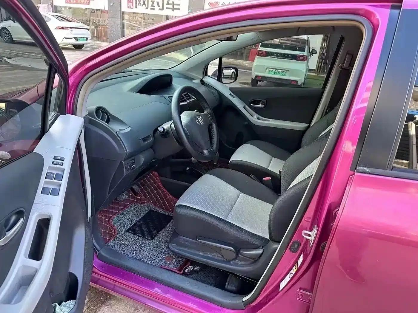 2009 Toyota Yaris 1.6E Automatic Comfort Edition — миниатюра 4