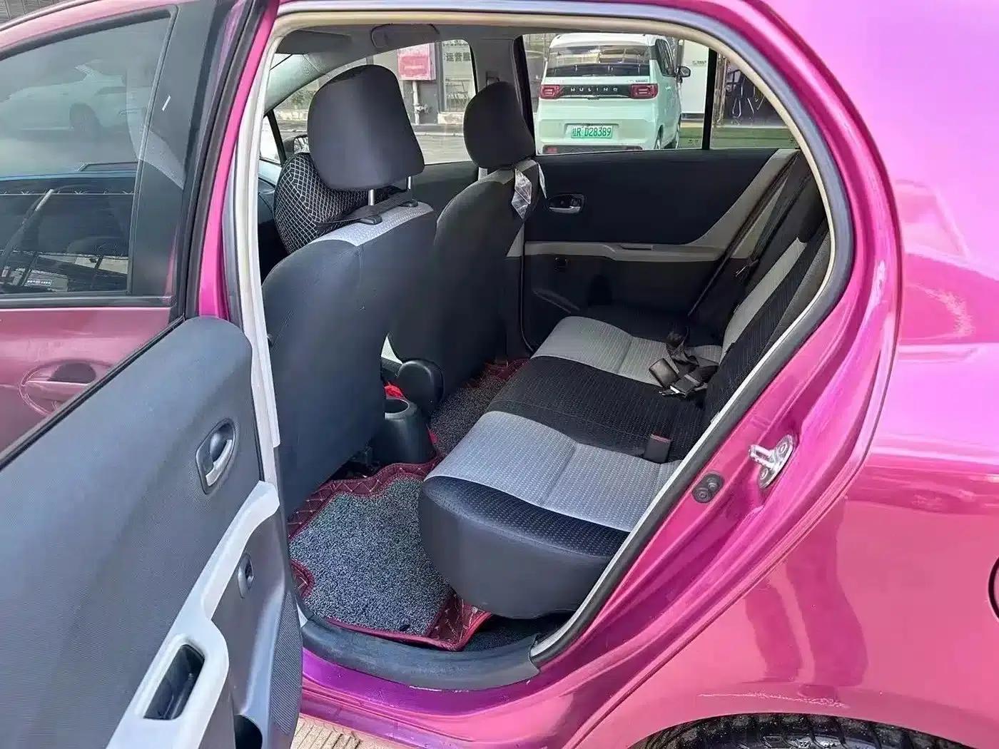 2009 Toyota Yaris 1.6E Automatic Comfort Edition — миниатюра 6
