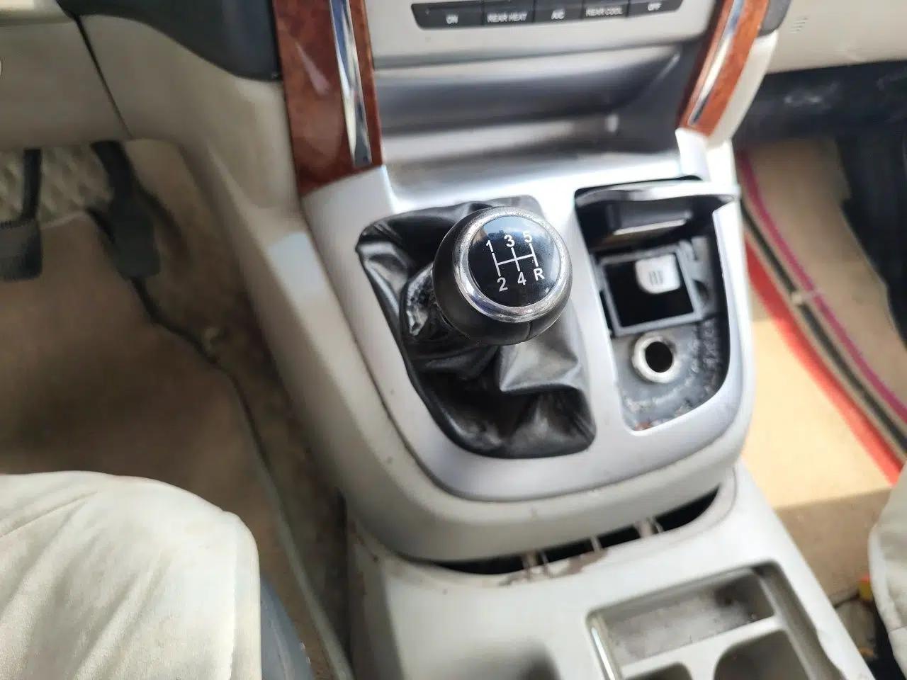 Jinbei Grace 2015 2.0L Classic Edition Basic Model Short Wheelbase 7-Seater — миниатюра 15