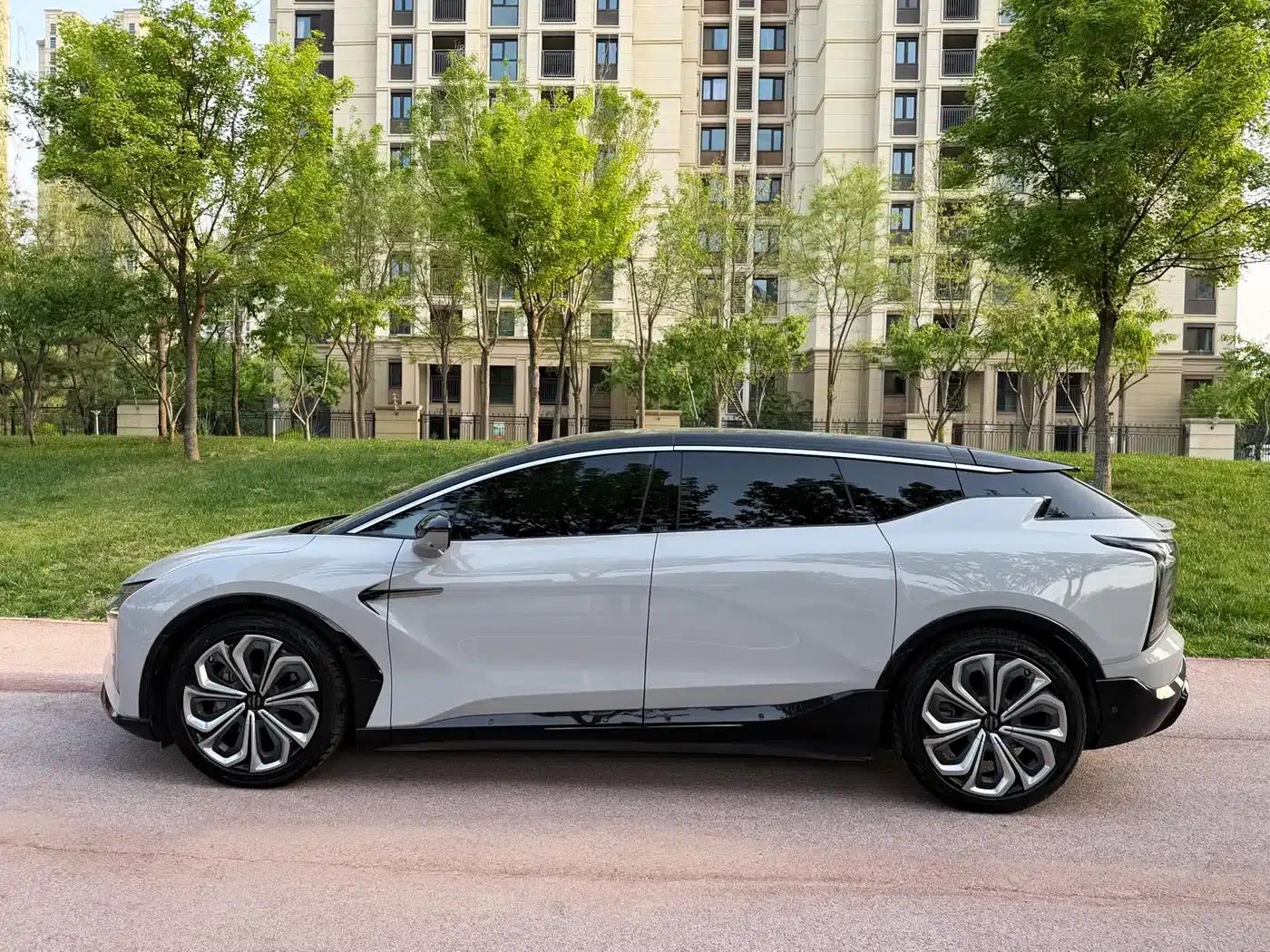 HiPhi X 2021 Founder Edition 6-seater — миниатюра 2