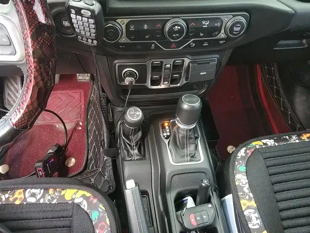 Jeep Wrangler New Energy 2021 Model 4-Door 2.0T 4xe Sahara — миниатюра 14
