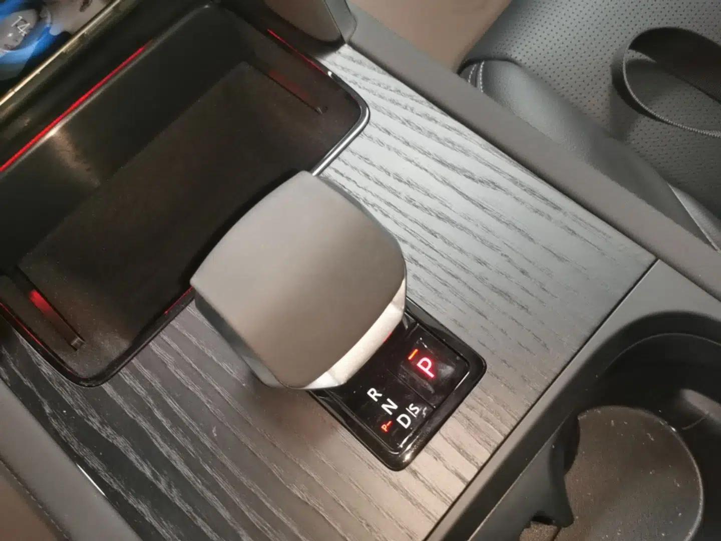 Land Rover Discovery Sport New Energy 2024 1.5T P300e Plug-in Hybrid Electric Version — миниатюра 17