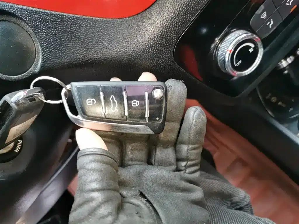 Refine S2 2017 1.5L Manual Deluxe Connected Edition — миниатюра 17