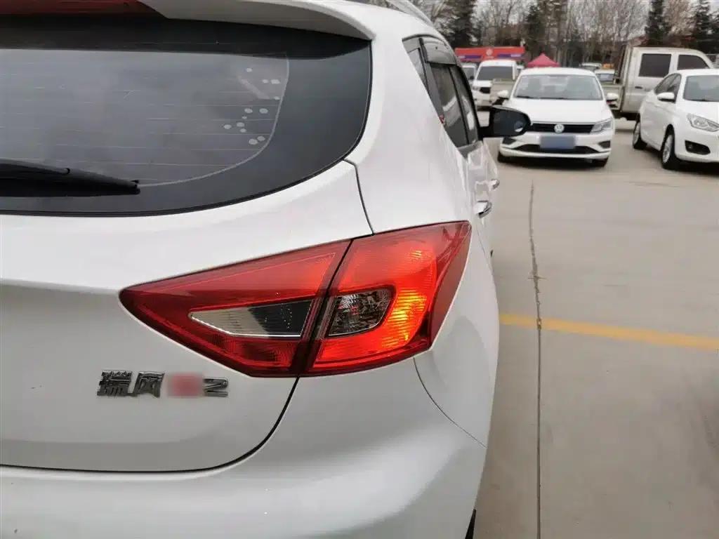 Refine S2 2017 1.5L Manual Deluxe Connected Edition — миниатюра 24