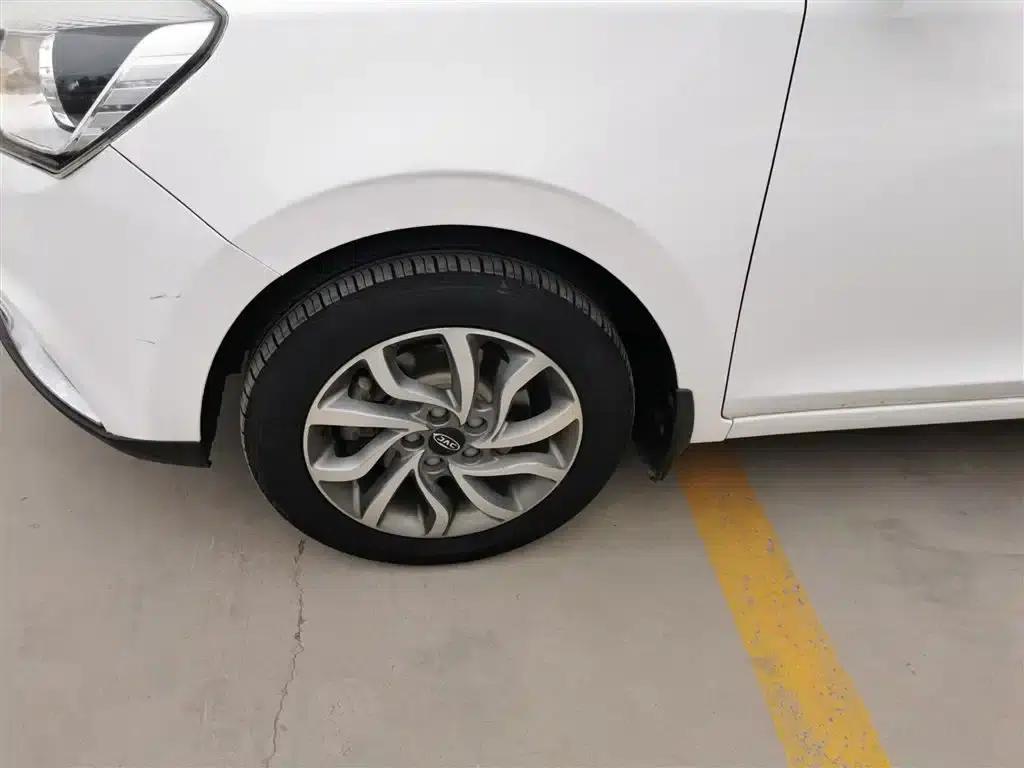 Refine S2 2017 1.5L Manual Deluxe Connected Edition — миниатюра 25