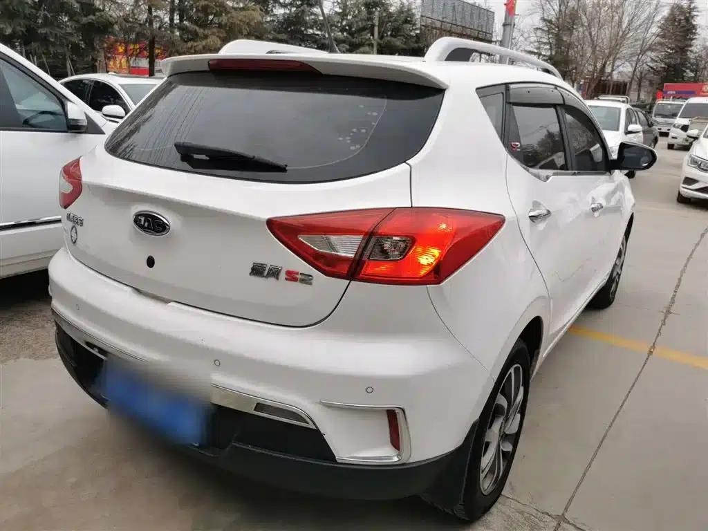 Refine S2 2017 1.5L Manual Deluxe Connected Edition — миниатюра 5
