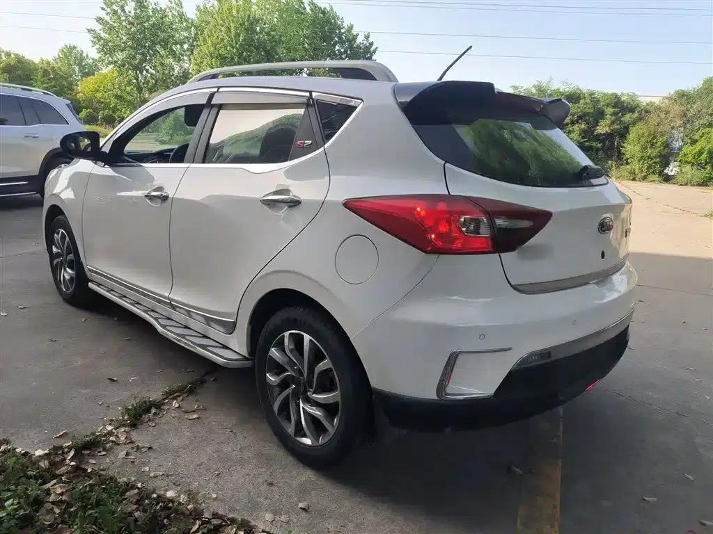 Refine S2 2017 1.5L Manual Deluxe Smart Edition — миниатюра 5