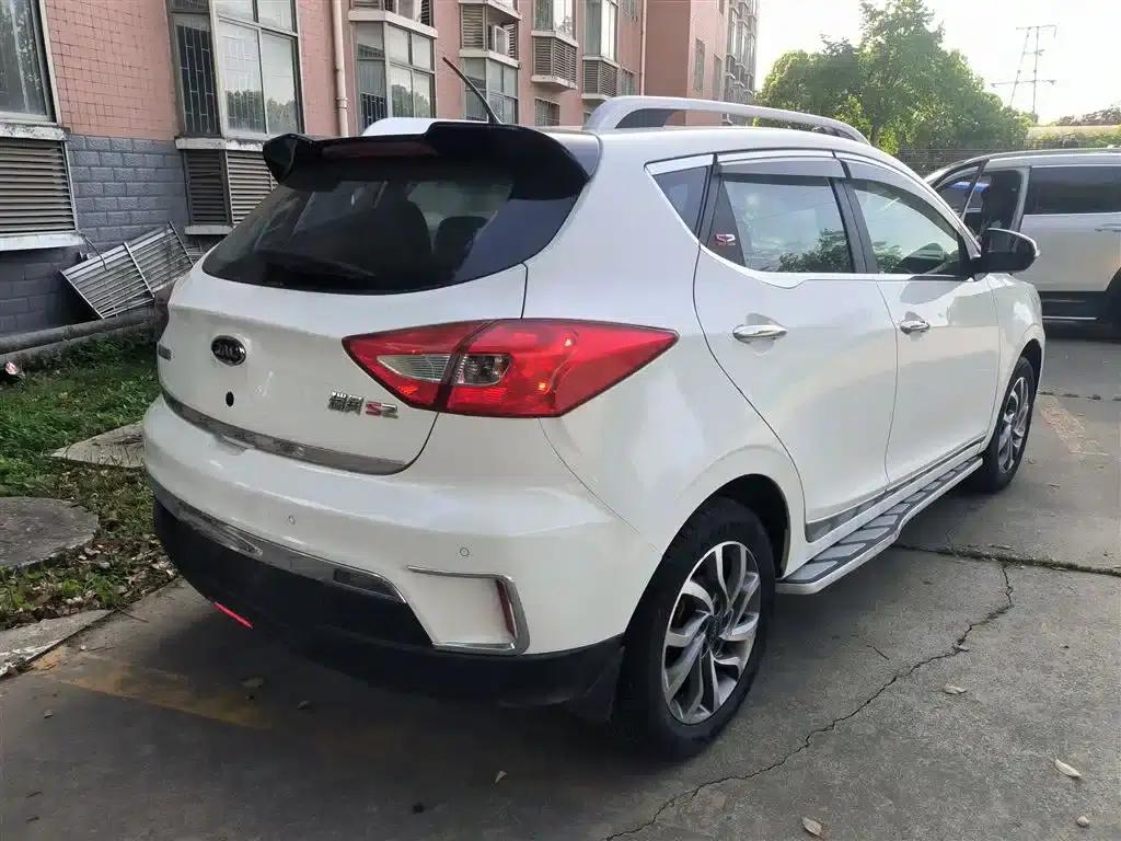 Refine S2 2017 1.5L Manual Deluxe Smart Edition — миниатюра 7