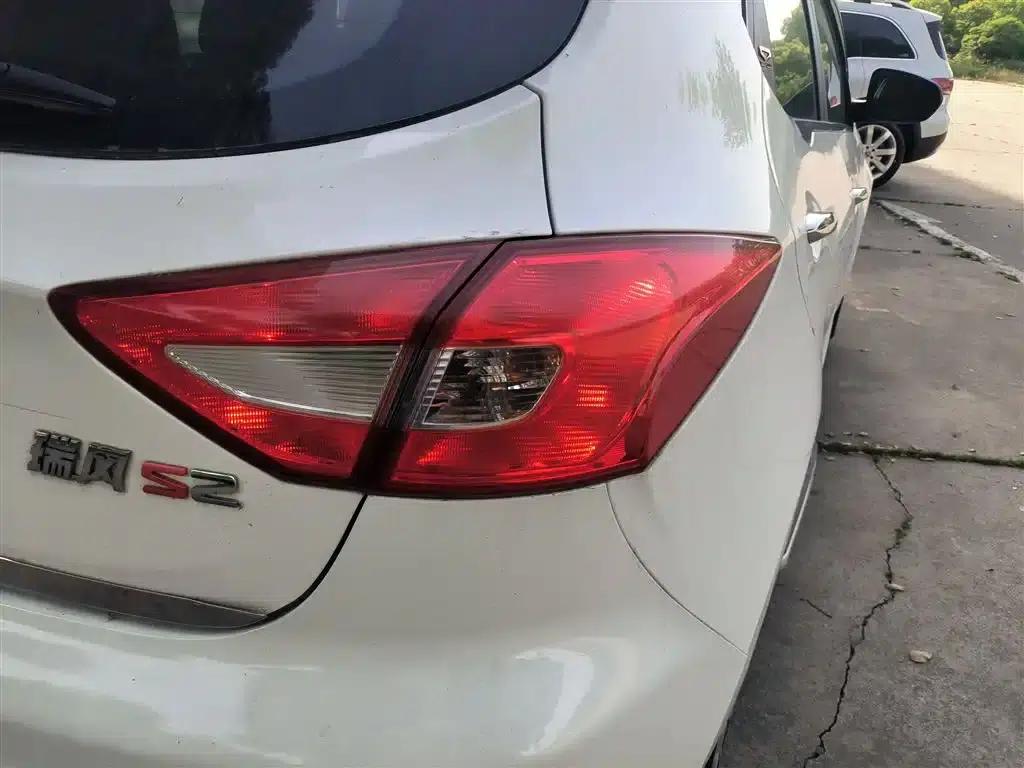 Refine S2 2017 1.5L Manual Deluxe Smart Edition — миниатюра 8