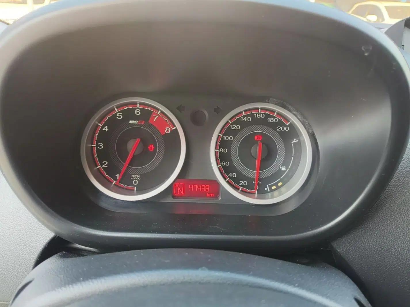 MG 3SW 2015 1.5L AMT Elite Model — миниатюра 15