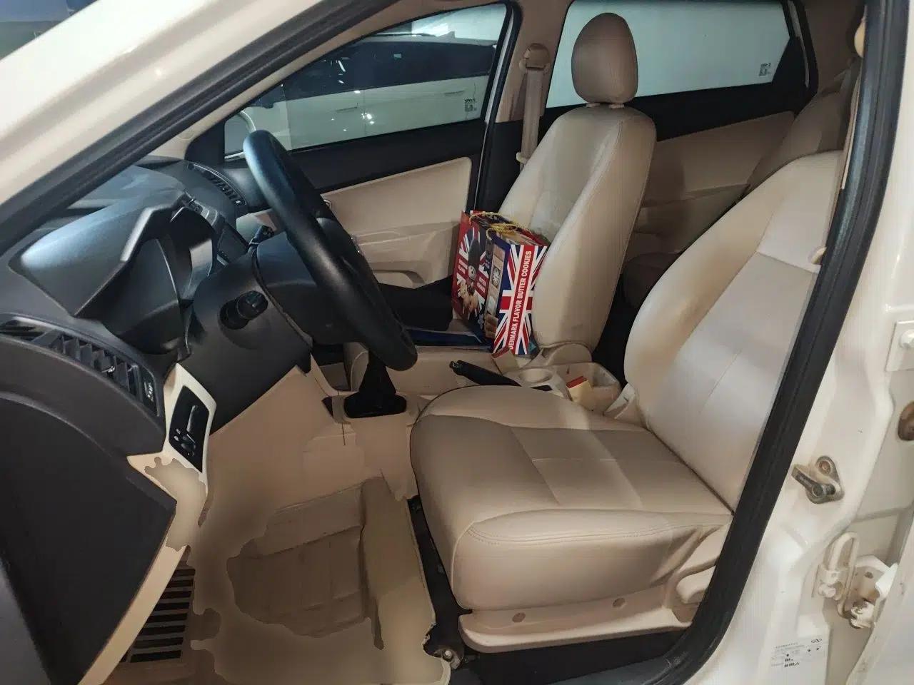 Chery Fengyun 2 2013 Hatchback 1.5L Manual Ruiyi Edition — миниатюра 16