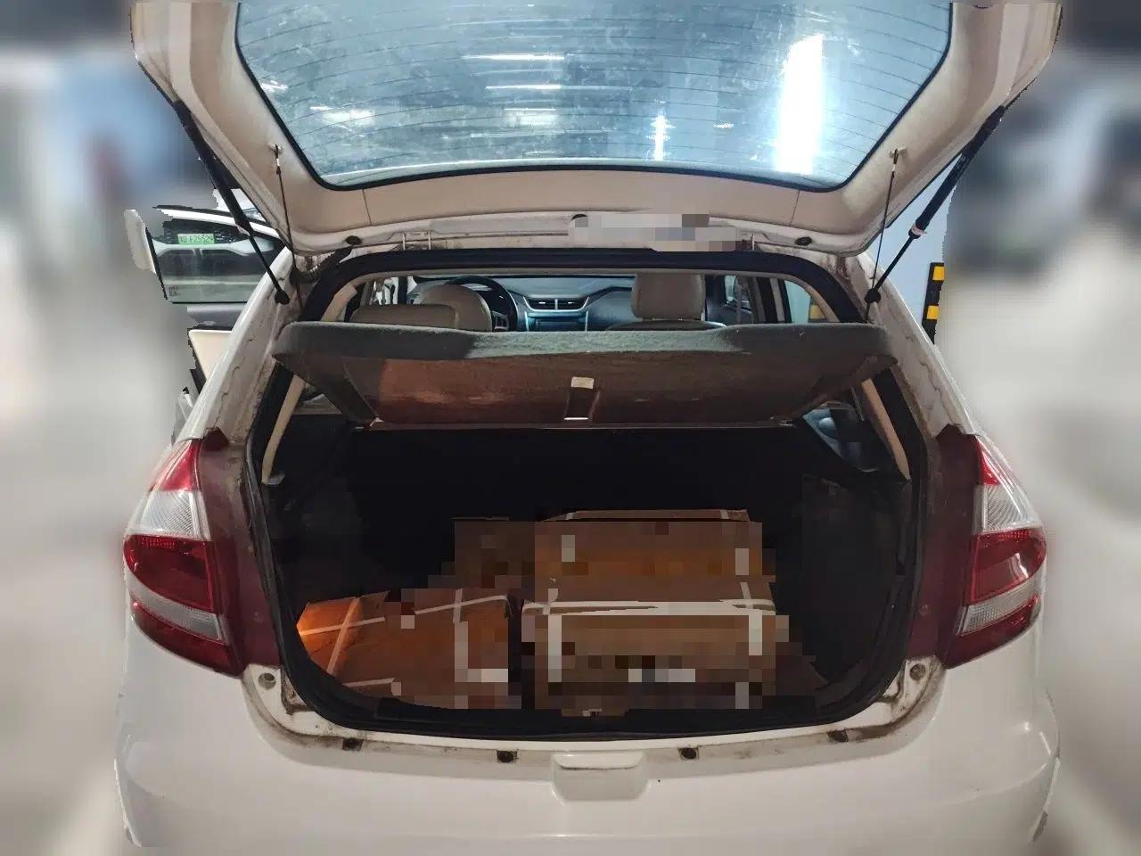 Chery Fengyun 2 2013 Hatchback 1.5L Manual Ruiyi Edition — миниатюра 20