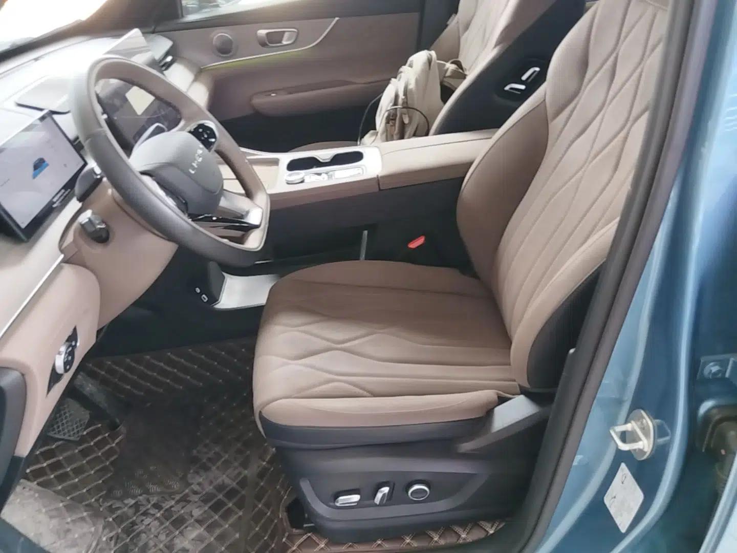 Chery Tiggo 8 PLUS C-DM 2025 1.5T 116 km Prestige Version 5 Seats — миниатюра 18