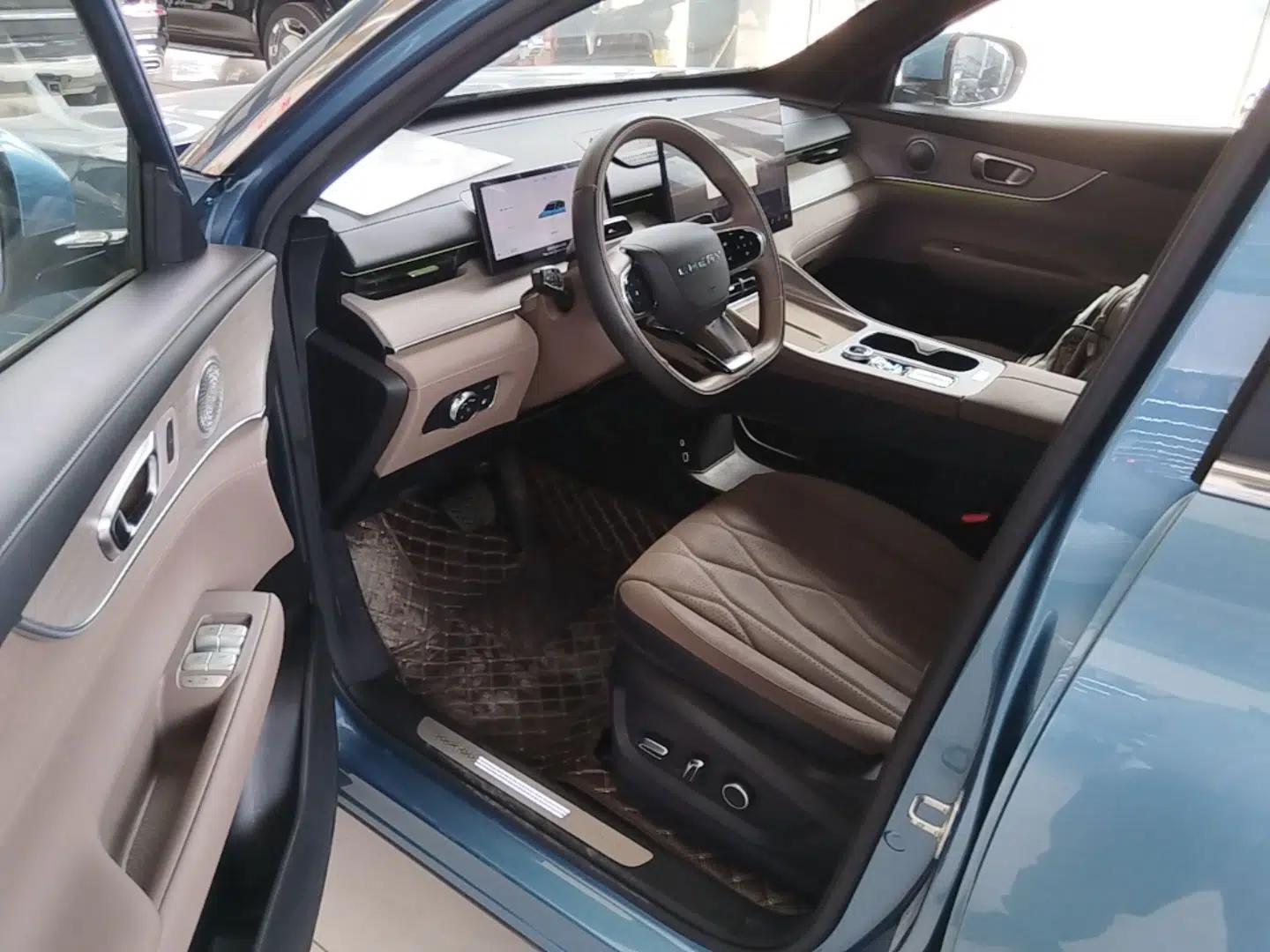 Chery Tiggo 8 PLUS C-DM 2025 1.5T 116 km Prestige Version 5 Seats — миниатюра 19