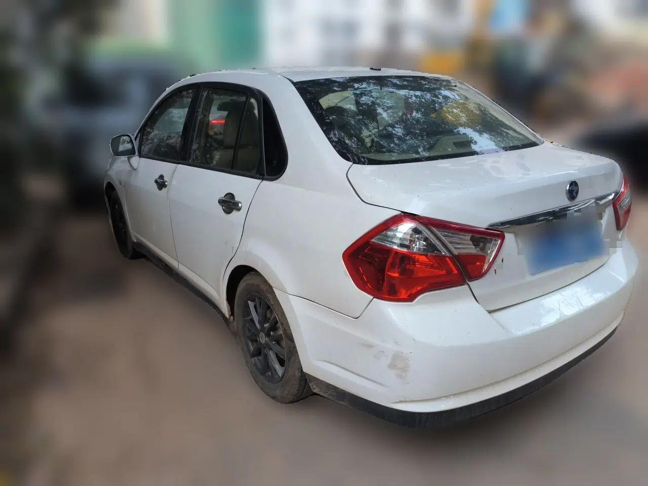 Venucia D50 2015 1.6L Manual Fashion Edition — миниатюра 4