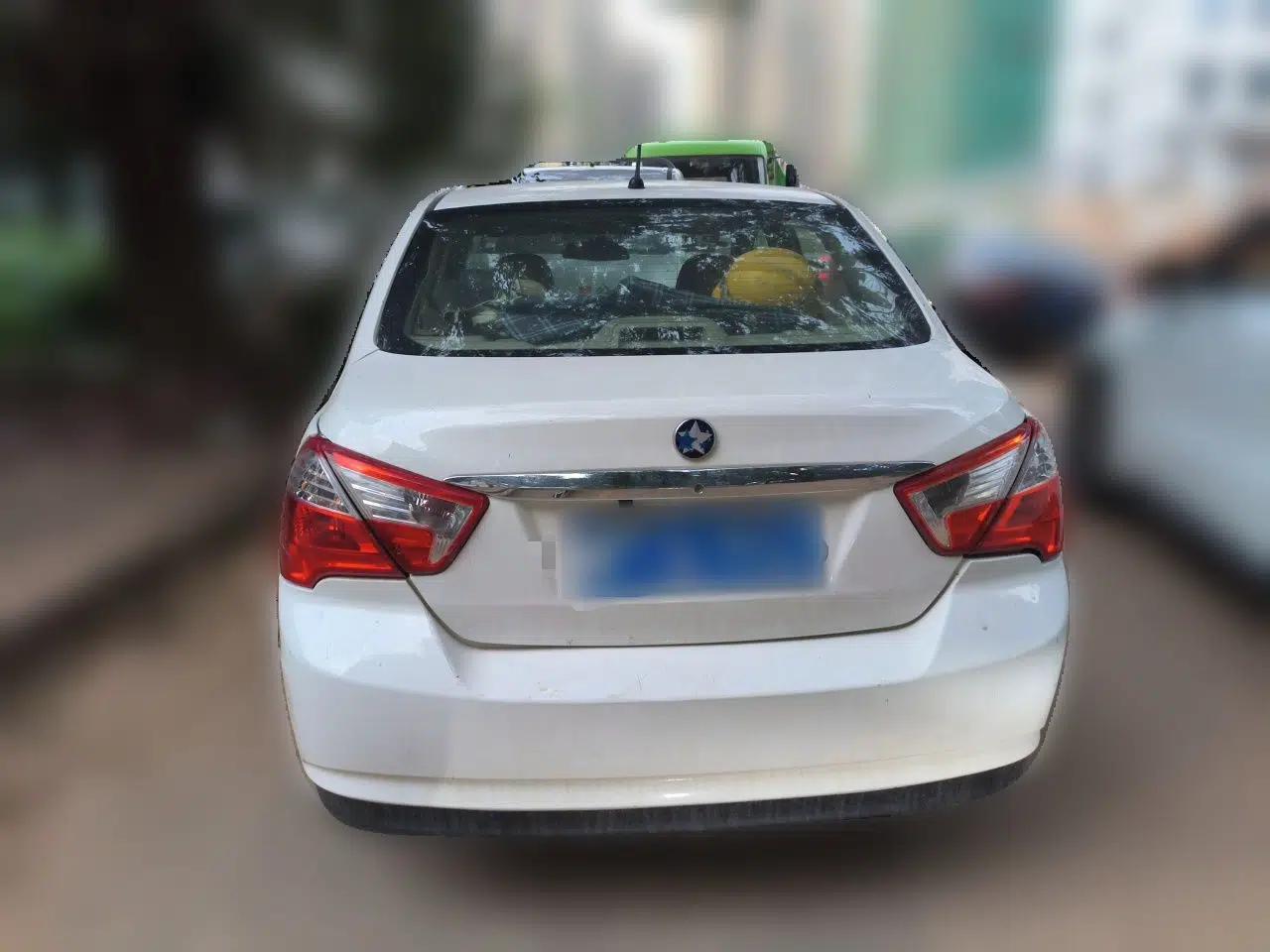 Venucia D50 2015 1.6L Manual Fashion Edition — миниатюра 5