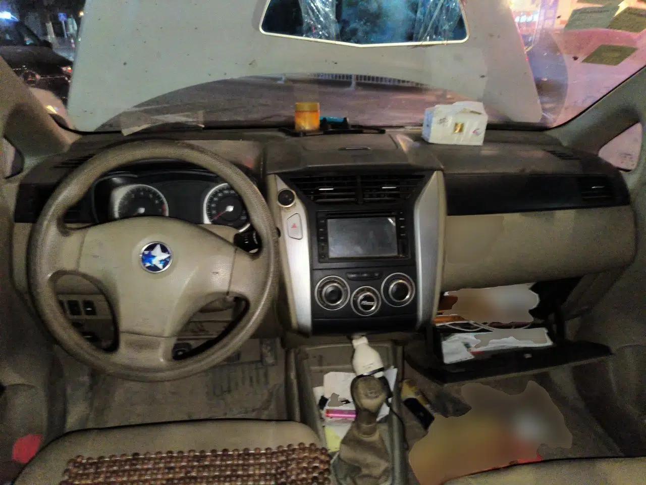 Venucia D50 2015 1.6L Manual Fashion Edition — миниатюра 10