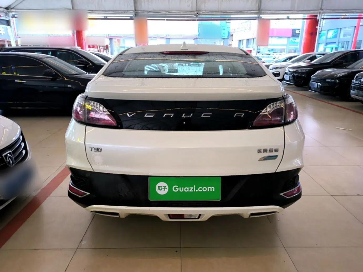 Venucia T90 2018 2.0L CVT Smart Connect Fashion Edition China V Standard — миниатюра 3