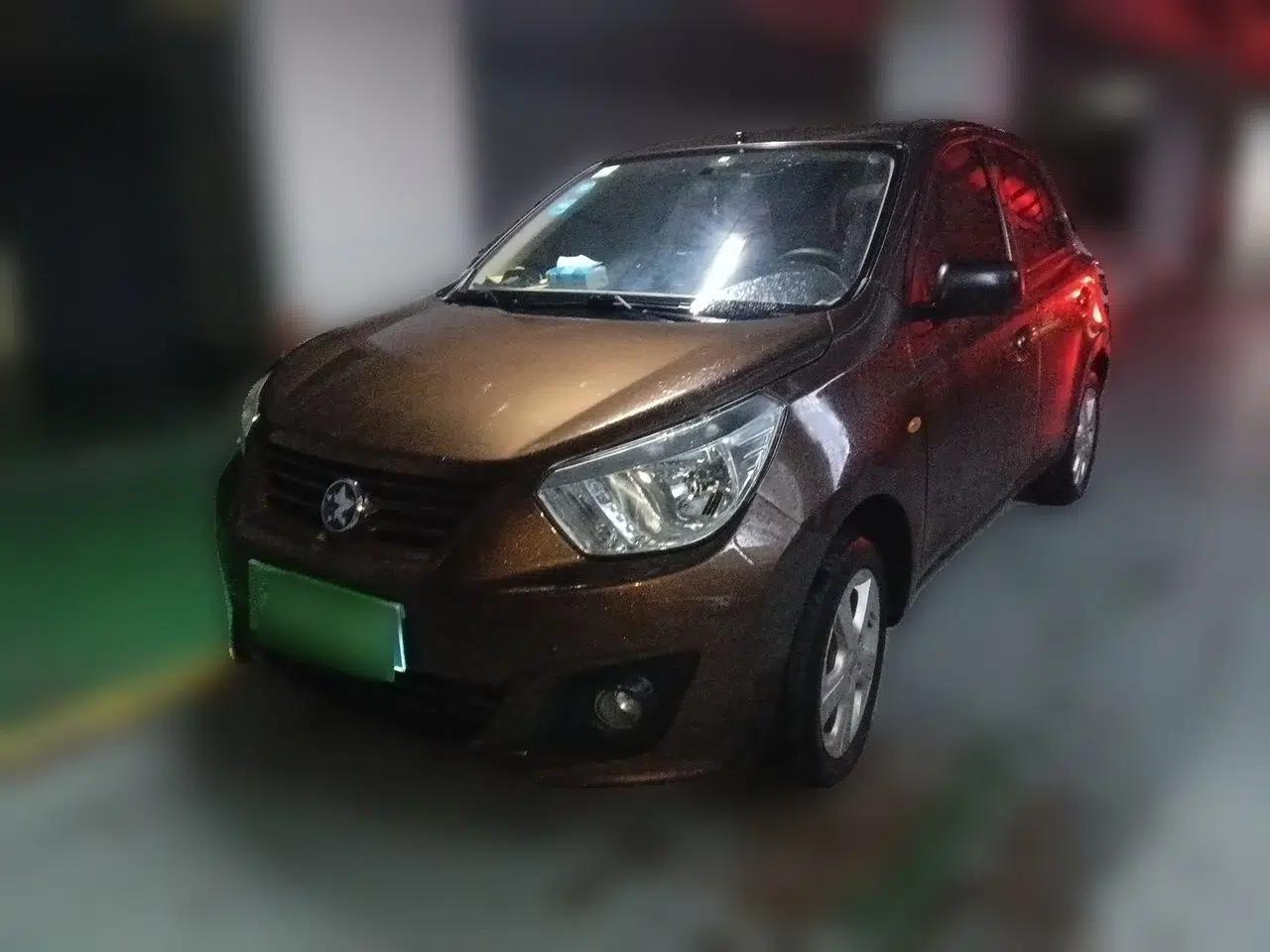 Venucia R30 2014 1.2L Manual Luxury Edition — миниатюра 1