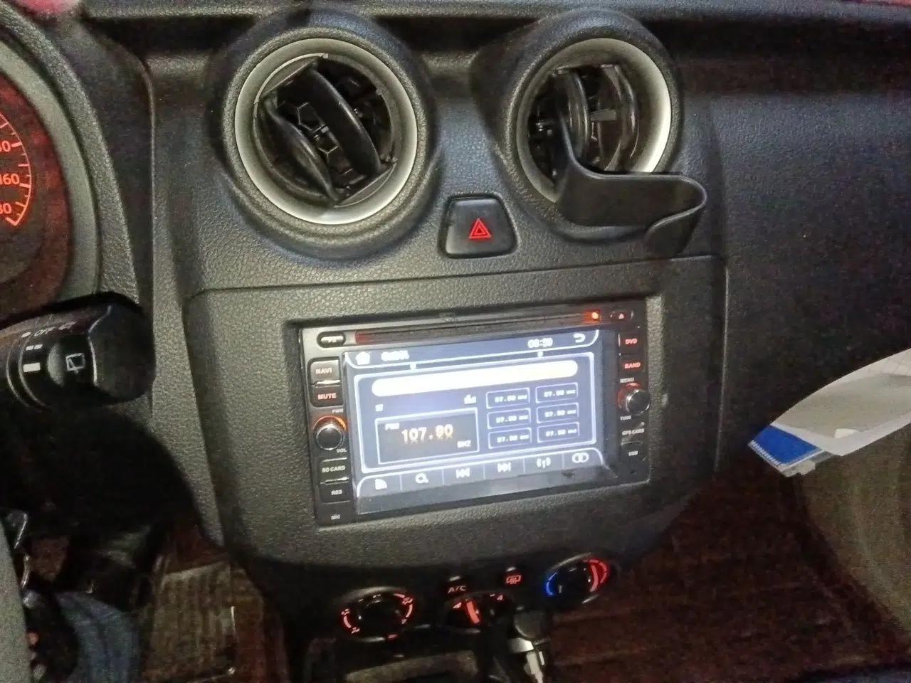 Venucia R30 2014 1.2L Manual Luxury Edition — миниатюра 14