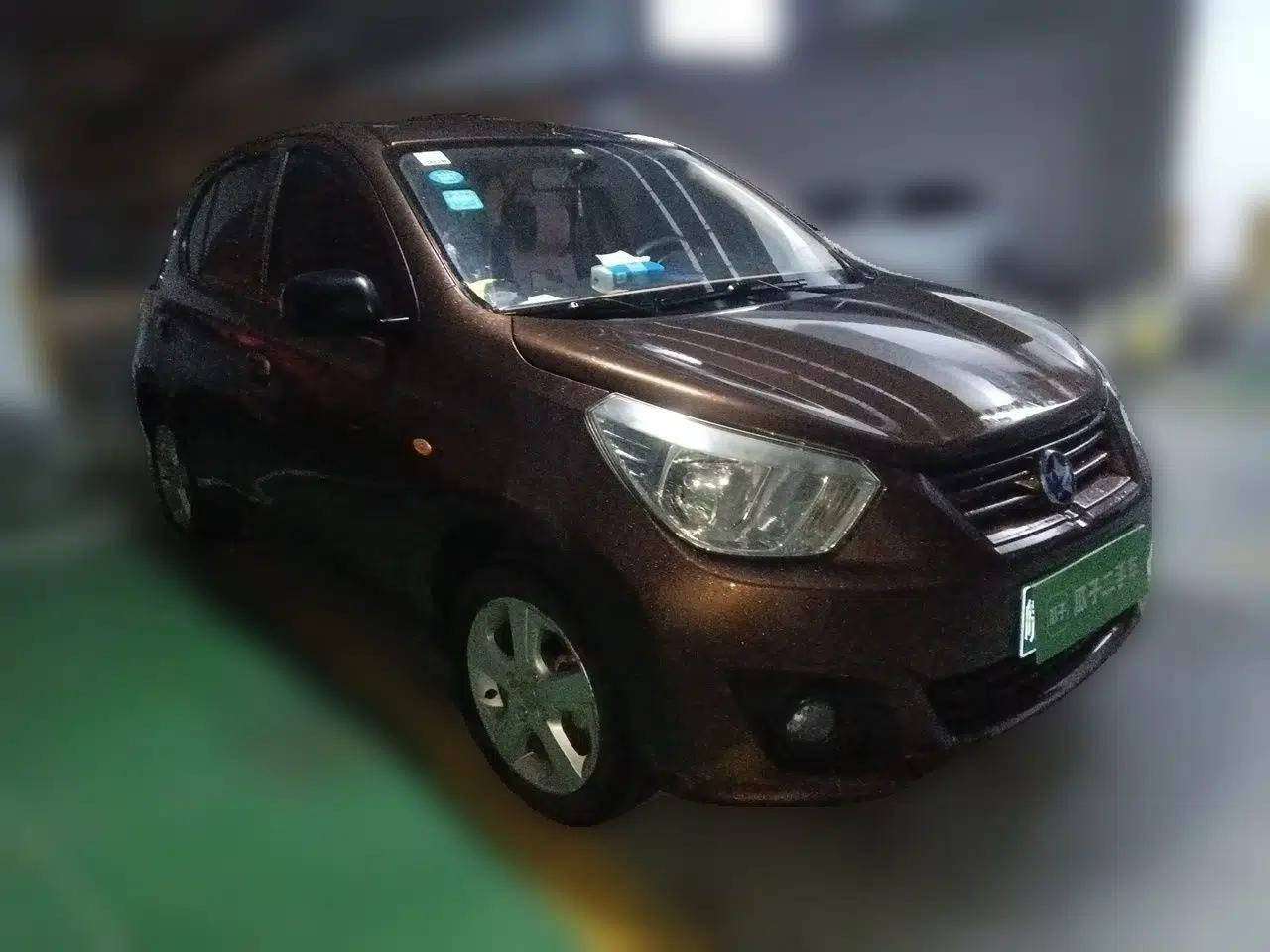 Venucia R30 2014 1.2L Manual Luxury Edition — миниатюра 3