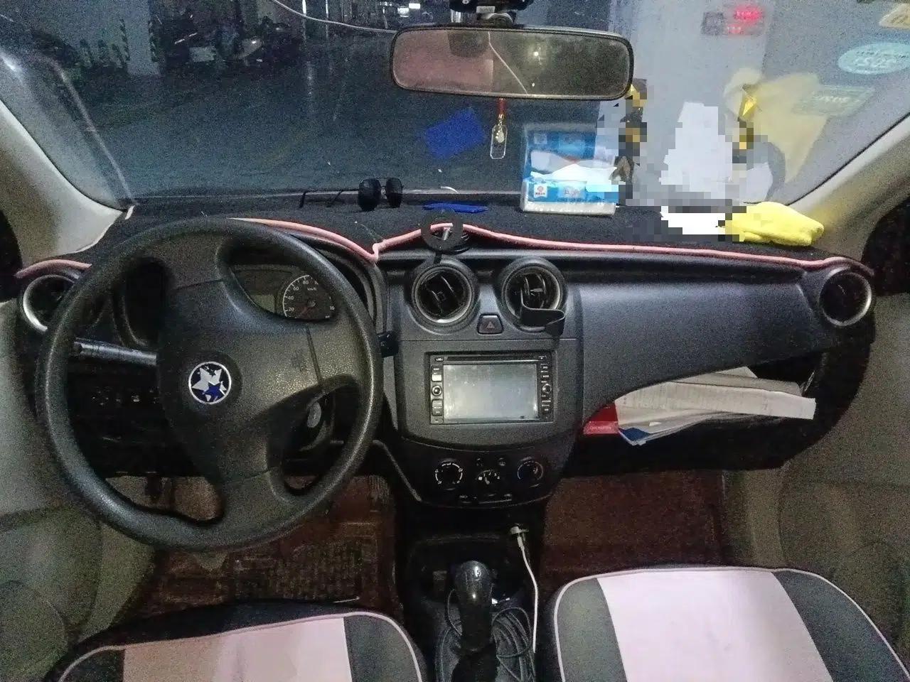 Venucia R30 2014 1.2L Manual Luxury Edition — миниатюра 10