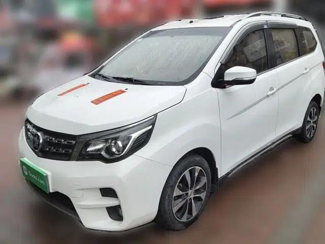 Venucia M50V 2017 1.6L XL CVT Luxury Edition