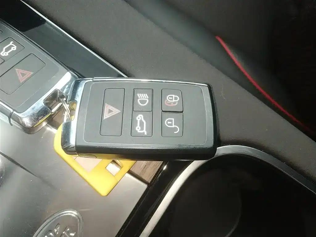 Discovery Sport New Energy 2022 Facelift P300e Plug-in Electric Hybrid — миниатюра 17