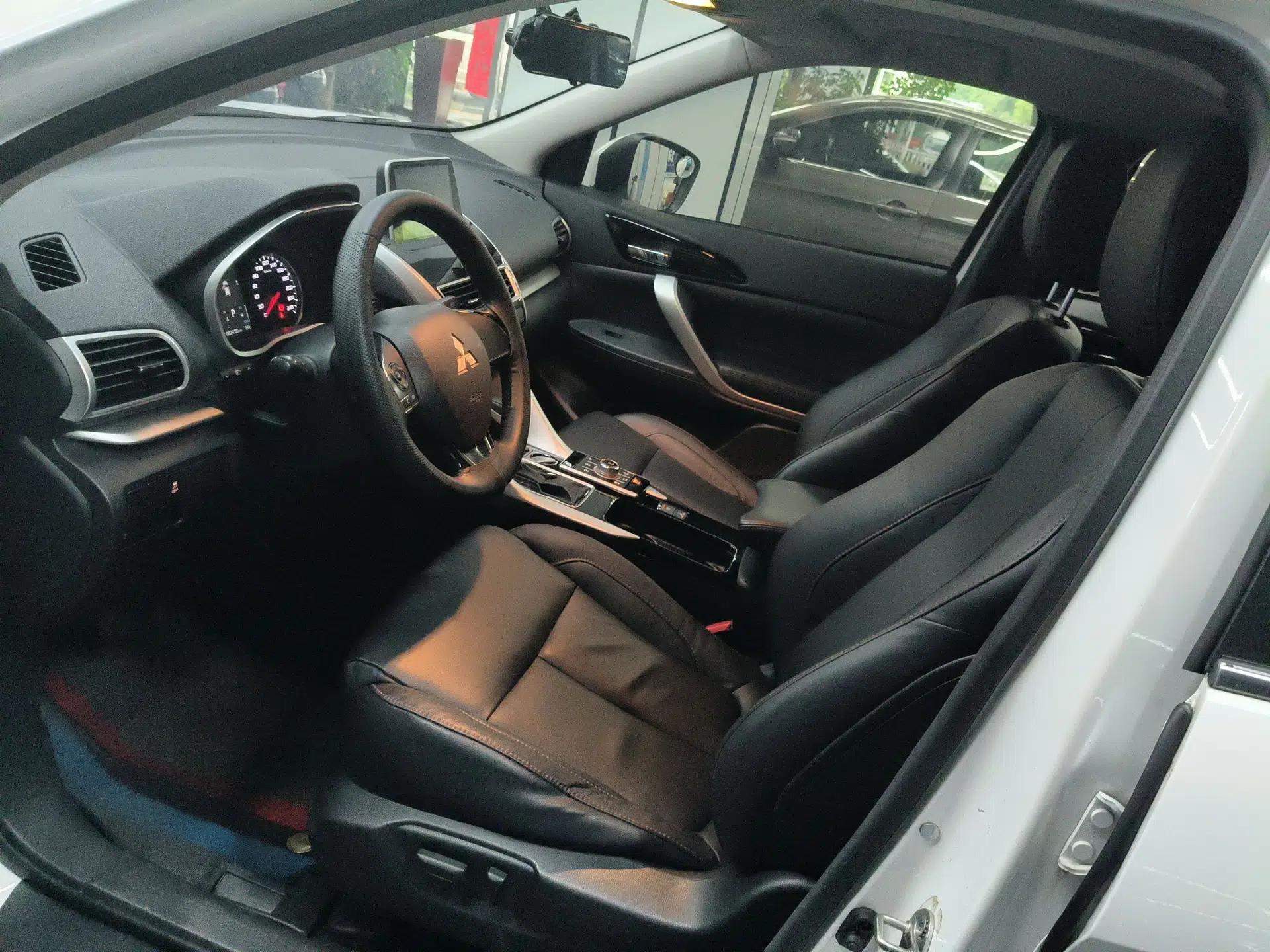 Mitsubishi Eclipse Cross 2018 1.5T CVT Two-Wheel Drive Dream Edition — миниатюра 10